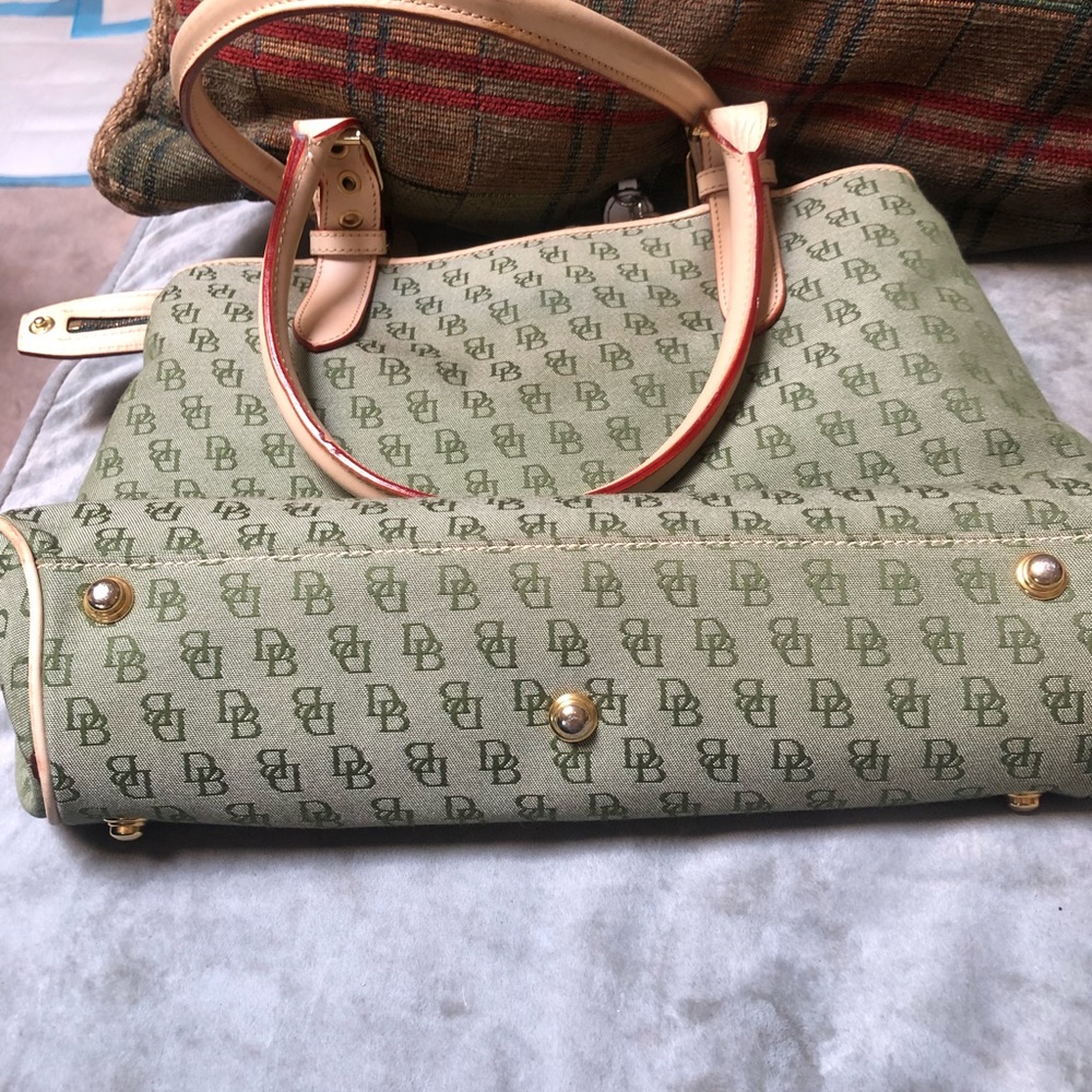 Designer Handbag - Picture 3 of 7